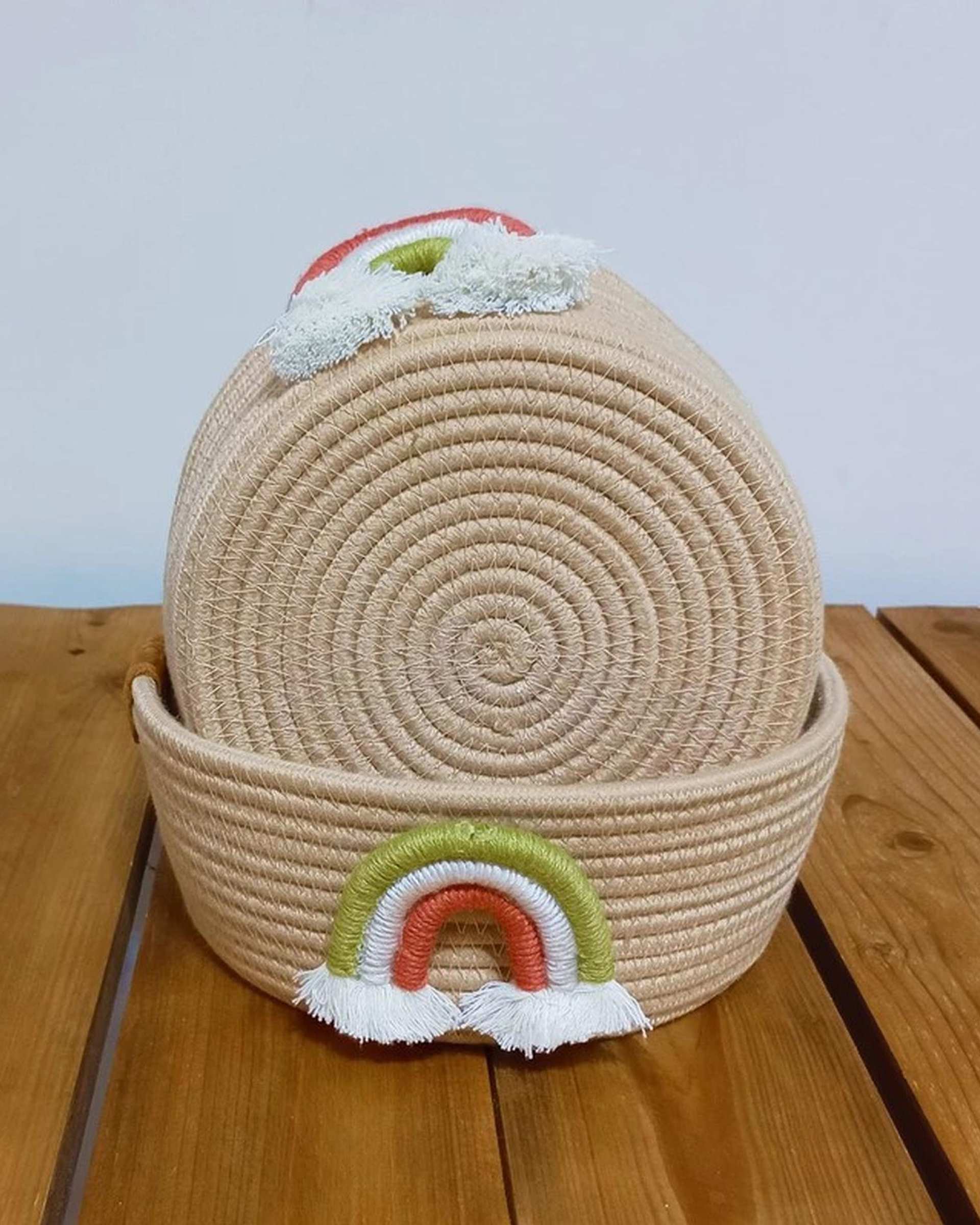 سبد کپو بافی کرم تیره مدل رنگین کمان بسته 2 عددی