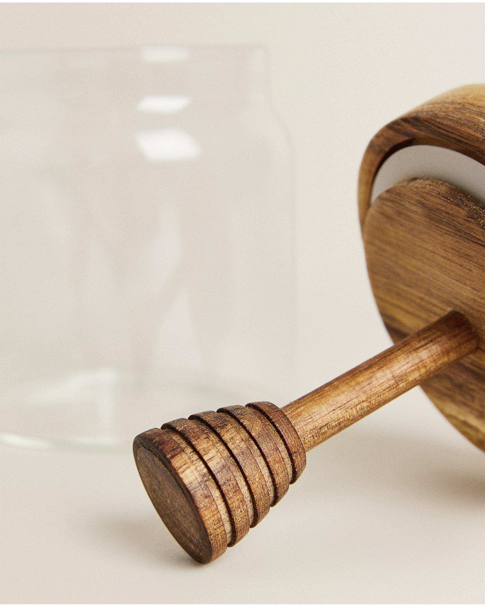 ظرف عسل شیشیه ای با درب چوبی