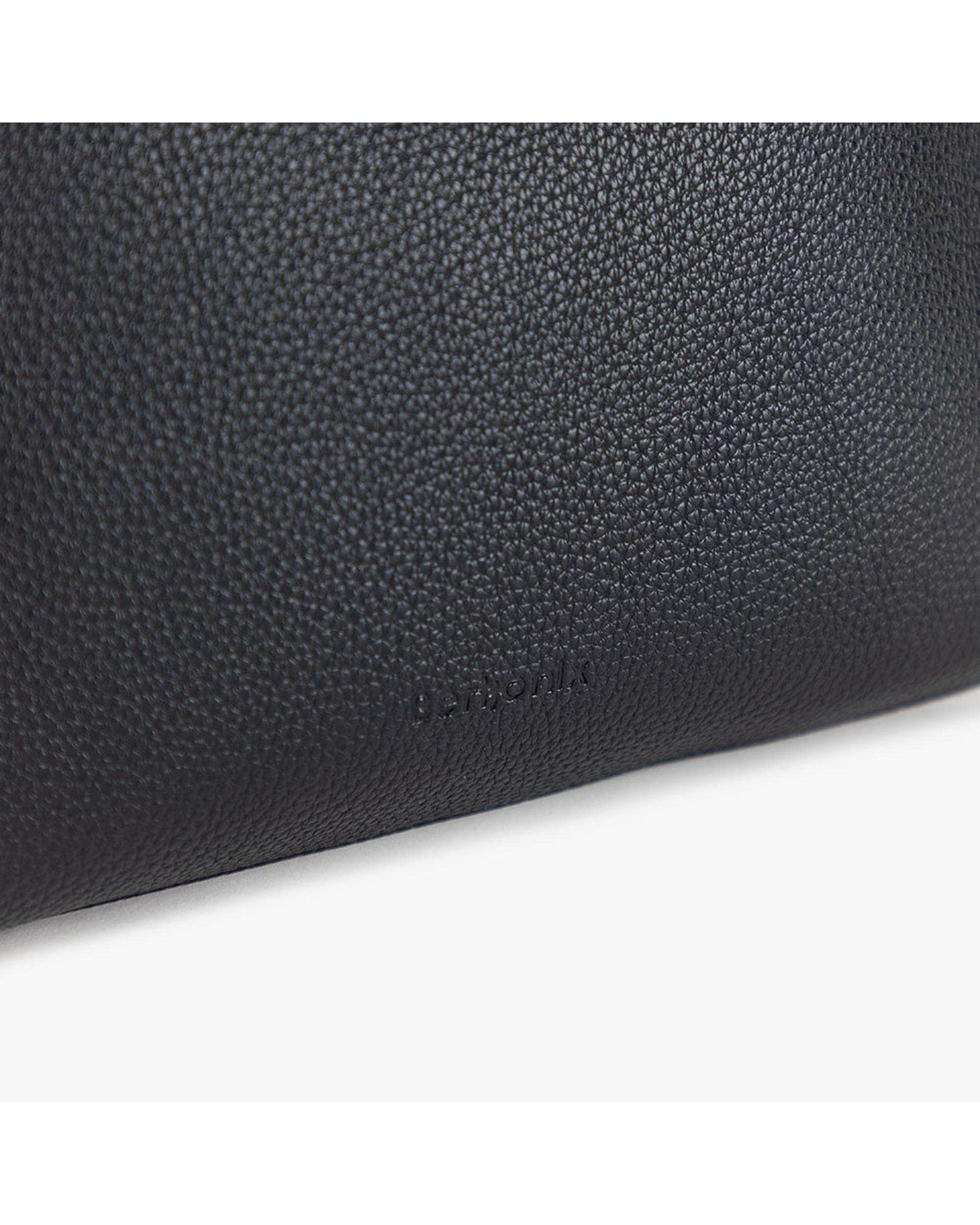 کیف دستی چرم زنانه مشکی برتونیکس Berttonix کد R-25005 به همراه جاکارتی