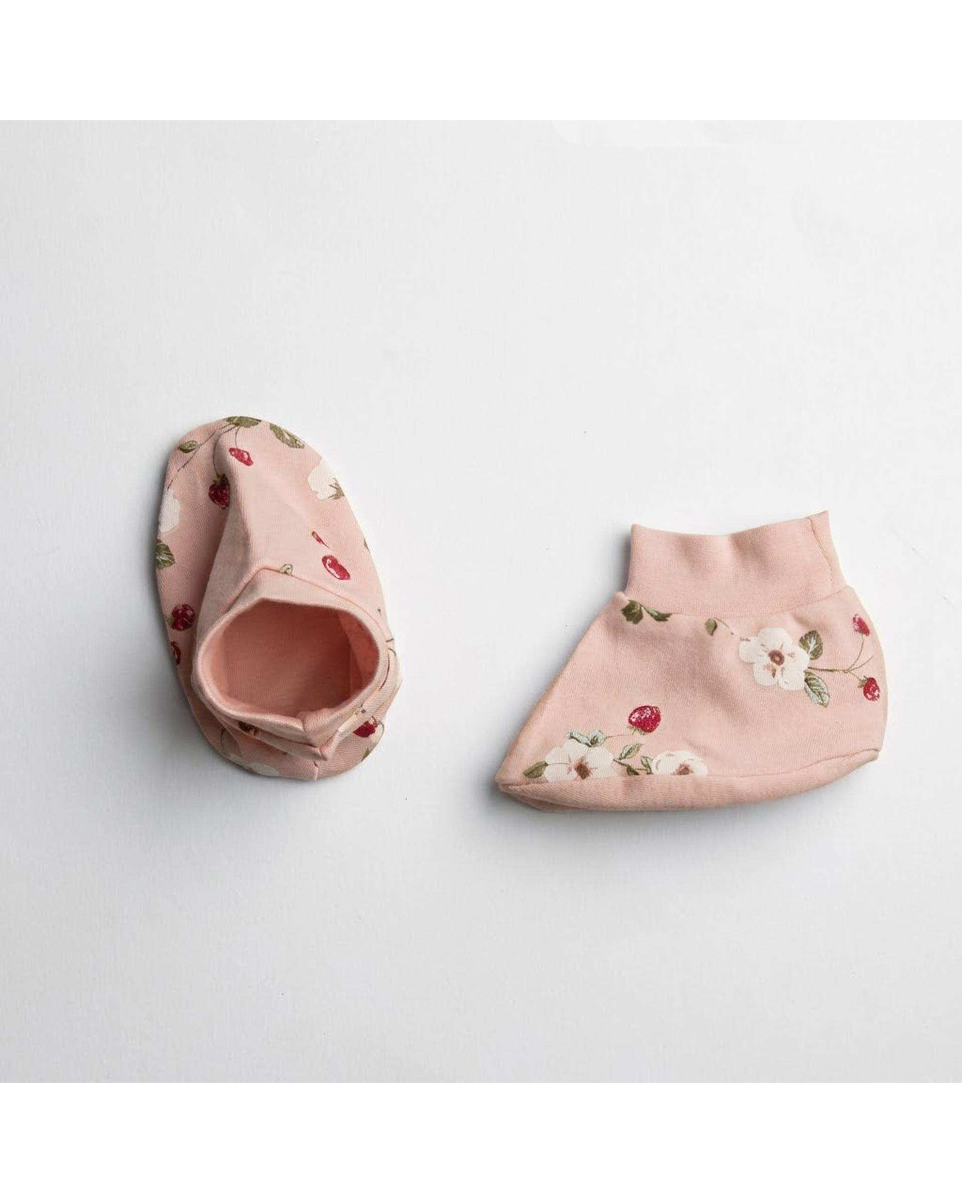 پاپوش نوزادی دخترانه صورتی آدمک Adamak مدل توت فرنگی کد 3912000