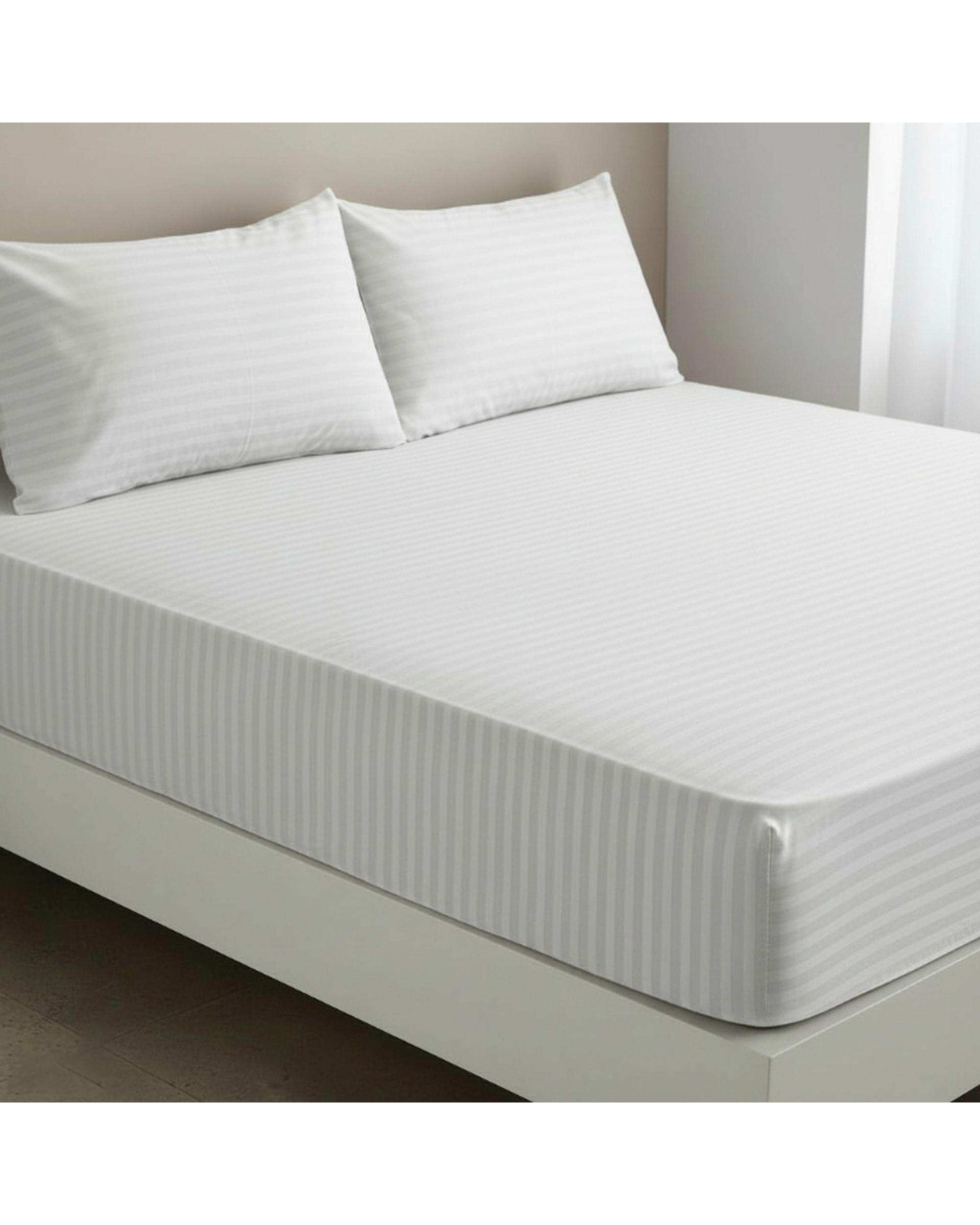 ست ملحفه و روبالشی دو نفره 3 تکه سفید مانیکا هوم Monica Home مدل COTTON PARALLEL