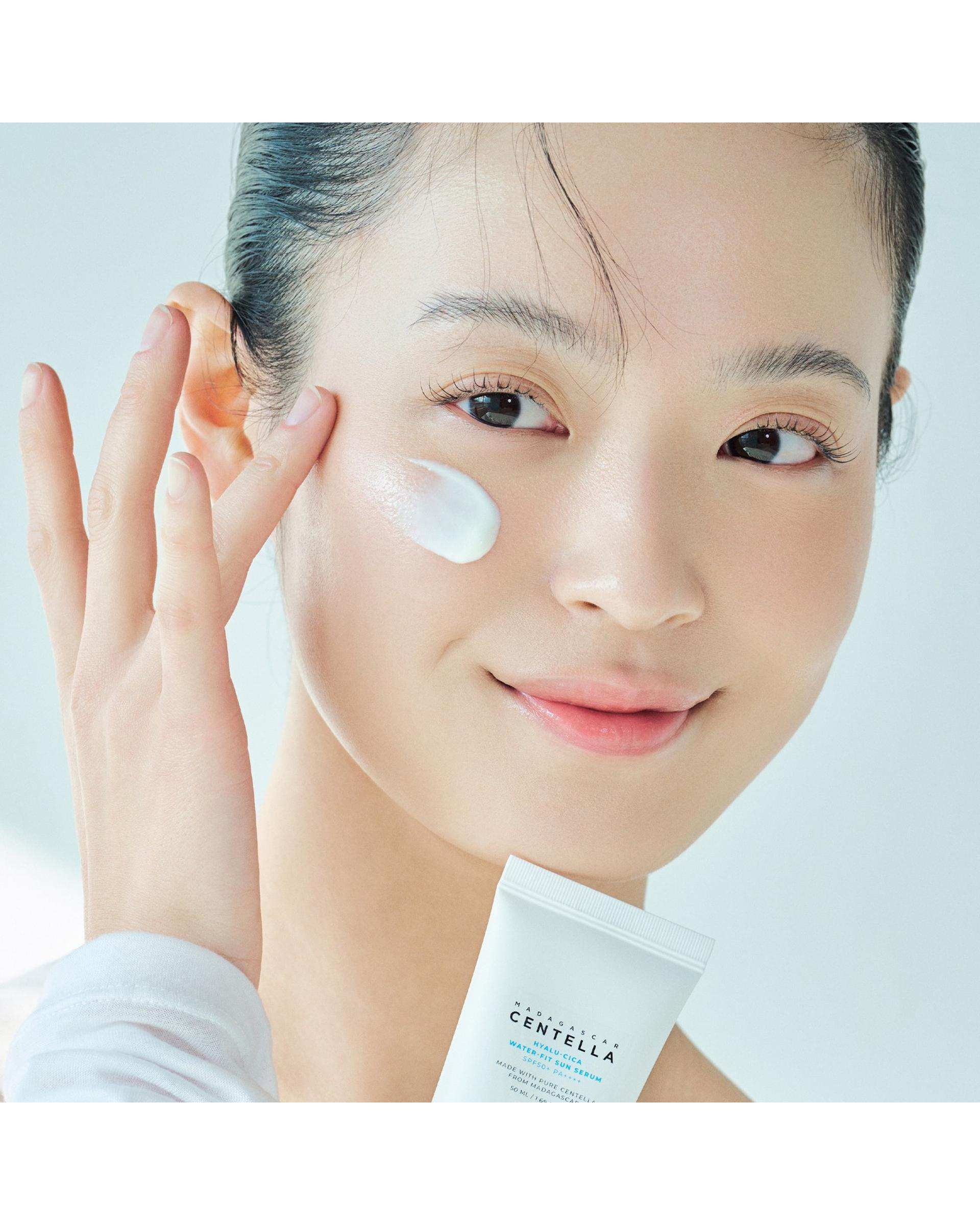 سرم ضد آفتاب آبرسان SPF50 اسکین 1004 سری سنتلا ماداگاسکار مدل Hyalu Cica Water Fit
